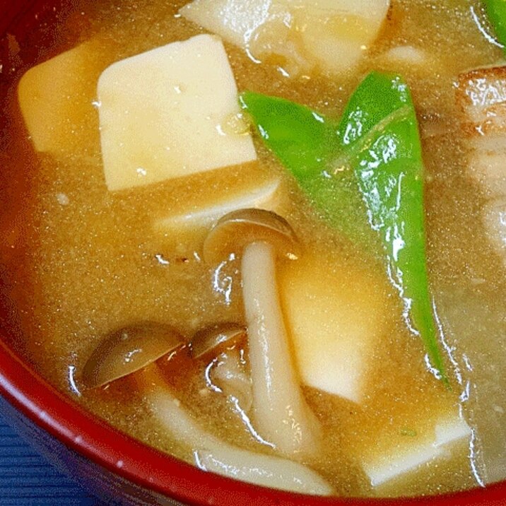 隠し味のりんご効果! コク旨「とん汁」